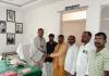 నూతన ఎస్సైని మర్యాదపూర్వకంగా కలిసిన మద్దిగట్ల సర్పంచ్ మేకల రాములు