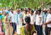 మృతుడి కుటుంబానికి బీఆర్ఎస్ నేత కొట్టుకూరి శ్రీనివాస్ రెడ్డి ఆర్థిక సహాయం.