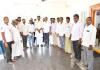 సాగునీరు, బీటీ రోడ్డు కోసం ఎమ్మెల్యేను కలిసిన రైతులు .