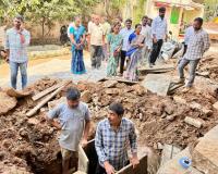 రూ.92 లక్షలతో డ్రైనేజ్ నిర్మాణం పరిశీలన