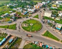 ఒకవైపు అద్భుతమైన చౌరస్తా