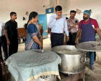 బీసీ రెసిడెన్షియల్ స్కూల్‌ ను సందర్శించిన కలెక్టర్ 