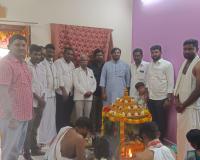 యువజన కాంగ్రెస్ నాయకుని ఇంటిలో శుభకార్యానికి హాజరైన డాక్టర్ జిల్లెల్ల ఆదిత్య రెడ్డి 