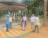 పార్కుల అభివృద్ధి పనులపై పర్యటించిన కార్పొరేటర్ ప్రభుదాస్