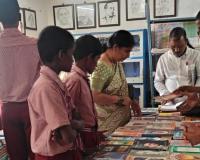 గ్రంథాలయ వారోత్సవాల్లో భాగంగా గురుకుల పాఠశాలో పుస్తక ప్రదర్శన