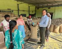 దాన్యం కొనుగోలు కేంద్రంలో అదనపు కలెక్టర్ ఆకస్మిక తనిఖీ చేసినారు