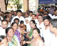 ప్రభుత్వ ఆసుపత్రిలో అమృత ధార ట్రస్ట్ ఆధ్వర్యంలో పండ్ల పంపిణీ కార్యక్రమం