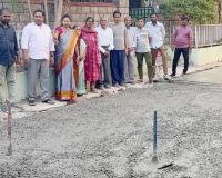 సిసి రోడ్డు పనులు పర్యవేక్షించిన  కార్పొరేటర్ బన్నాల 