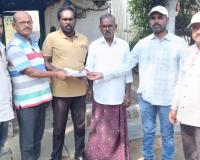 అగ్నిప్రమాదంలో ఇల్లు దగ్ధమైన రాజయ్య గౌడ్ కుటుంబానికి వల్బాపూర్ గ్రామస్తుల అండ