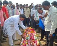 మధు కుమార్ రెడ్డి భౌతికకాయానికి నివాళులు