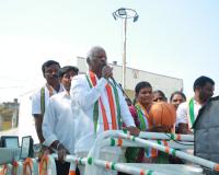 గ్రామాభివృద్ధి కోసం కాంగ్రెస్ అభ్యర్థులను గెలిపించండి 