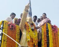 అంబేద్కర్ వర్ధంతి సందర్భంగా విగ్రహానికి కార్పొరేటర్ బన్నాల  నివాళి