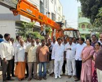 సీతారామ కాలనీలో నూతన విద్యుత్ స్తంభాల ఏర్పాటు