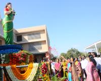 మేడ్చల్ కలెక్టరేట్‌లో తెలంగాణ తల్లి విగ్రహ ఆవిష్కరణ చేసిన