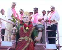 ఎలిఫెంట్‌ చౌరస్తాలో తెలంగాణ తల్లి విగ్రహానికి పాలాభిషేకం