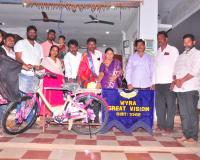 వైరా గ్రేట్ విజన్ లయన్స్ క్లబ్ ఆద్వర్యంలో విద్యార్థినికి సైకిల్  వితరణ..