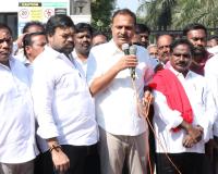 మహిళా కార్మికులకు న్యాయబద్ధంగా వేతనాలు పెంచాలి