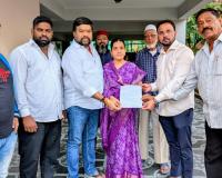 నాచారం ఎరుకల బస్తీలో రోడ్డు సమస్యపై  కార్పొరేటర్ కు వినతి పత్రం 