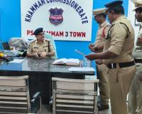 ఖమ్మం త్రీ టౌన్  పోలీస్ స్టేషన్ ను సందర్శించిన అడిషనల్ డీసీపీ లా&అర్డర్