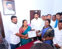 అభివృద్ధి,శుభ్రత,విద్య,ఆరోగ్య రంగాలపై ప్రత్యేక దృష్టి సారించాలి.