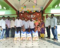 కరుణాలయానికి 50 కేజీల బియ్యం విరాళంగా అందజేసిన రిపోర్టర్ అనిల్ రాజ్