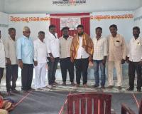 వెల్టూర్‌లో క్రిస్మస్ సందర్భంగా చర్చ్‌కు కుర్చీలు విరాళం