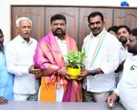 కలిసి పని చేద్దాం… జెండా ఎగరేద్దాం