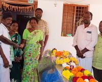 మృతిచెందిన నాగమ్మ కుటుంబానికి మాజీ మంత్రి నిరంజన్ రెడ్డి ఆర్థిక సాయం