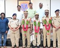 పోలీస్ కమిషనరేట్‌లో పదవీ విరమణ పొందిన సబ్‌ ఇన్‌స్పెక్టర్లకు ఘన సన్మానం
