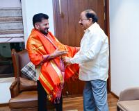 సీఎం రేవంత్ రెడ్డికి నూతన సంవత్సర శుభాకాంక్షలు తెలిపిన మంత్రి తుమ్మల.