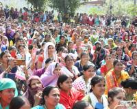 నాచారం ఐడీఏలో మహిళా కార్మికులు  ధర్నా