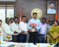 జిల్లా కలెక్టర్‌ను కలిసిన టిజిఓ అసోసియేషన్ ఎంఎం డిస్ట్రిక్ట్ సభ్యులు