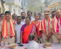 జమ్మిగడ్డలో బిఆర్‌ఎస్ నాయకురాలు శేరి మణెమ్మ సేవా కార్యక్రమం