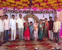 ఓణీల–పంచకట్టు వేడుకల్లో చిన్నారులను ఆశీర్వదించిన సోయం వీరభద్రం.