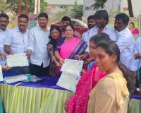 రాజ్‌సుక్‌నగర్‌లో టైలరింగ్ శిక్షణ పొందిన మహిళలకు సర్టిఫికెట్ల ప్రదానం