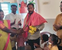 అంగన్వాడి కేంద్రం సందర్శించిన సర్పంచ్ పలుస శ్రీనివాస్ గౌడ్