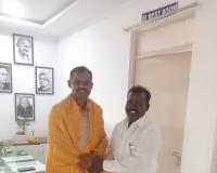 నూతన ఎస్సై జలంధర్ రెడ్డిని మర్యాదపూర్వకంగా కలిసిన కాంగ్రెస్ నాయకులు నత్తి మన్నెం