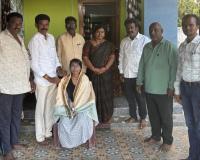 యువ న్యాయవాదిని సత్కరించిన సోయం వీరభద్రం.