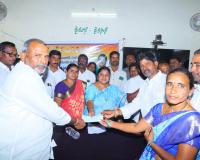 పెనుబల్లిలో సంక్షేమ చెక్కుల పంపిణీ.