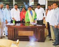 ప్రజల సమస్యలకు ప్రాధాన్యతనిస్తూ వేగవంతంగా పరిష్కారాలు అమలు చేయాలి