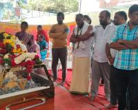 ఆకారపు అరుణ్ తండ్రి సత్యనారాయణ అంతిమయాత్రలో పాల్గొన్న కాంగ్రెస్ నేతలు