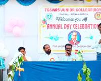 విద్యార్థులు లక్ష్యం కోసం శ్రేమించాలి 