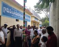 గార్లపాడు గ్రామ జాతీయ జెండా ఆవిష్కరించిన డిఐజి శ్రీనివాస్ రెడ్డి