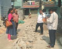 నూతన సీసీ రోడ్ల నిర్మాణానికి కాలనీల్లో కార్పొరేటర్ పర్యటన