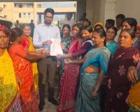 చీకరు చెట్టు తాండ బుక్ కీపర్ గా మోతి బాయి ని కొనసాగించాలి