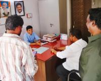 బస్తీ బాటలో మౌలిక సదుపాయాల పరిష్కారానికి నెమలి అనిల్ ముందడుగు