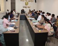 ప్రభుత్వ ప్రాధాన్యత పనుల పూర్తిపై ప్రత్యేక దృష్టి పెట్టాలి.... 