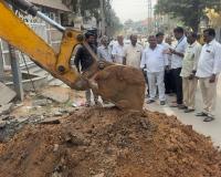 అండర్‌గ్రౌండ్ డ్రైనేజీ పనులను పరిశీలించిన కార్పొరేటర్ ప్రభుదాస్