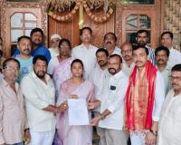 సీసీ రోడ్లు, డ్రైనేజ్ నిర్మాణానికి మంజూరు అయిన పత్రాల పంపిణీ