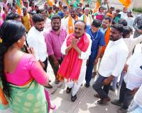 అలియాబాద్ మున్సిపాలిటీ ఎన్నికల ప్రచారంలో ఈటల రాజేందర్ రోడ్‌షో